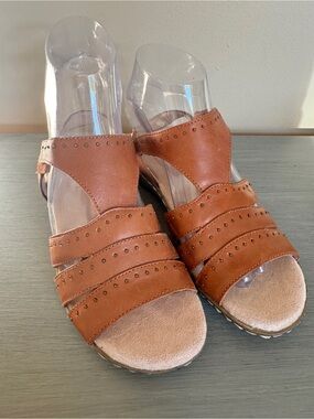 Naturalizer Soul Women's Strappy Sandals Brown Size 6/ 36. Comfy Embellished